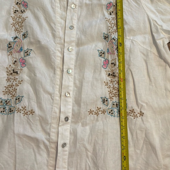 Women’s White Linen Shirt - Picture 4 of 5